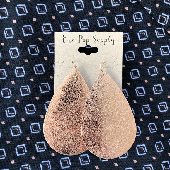 Rose Gold drop earrings - Picture 2 of 3